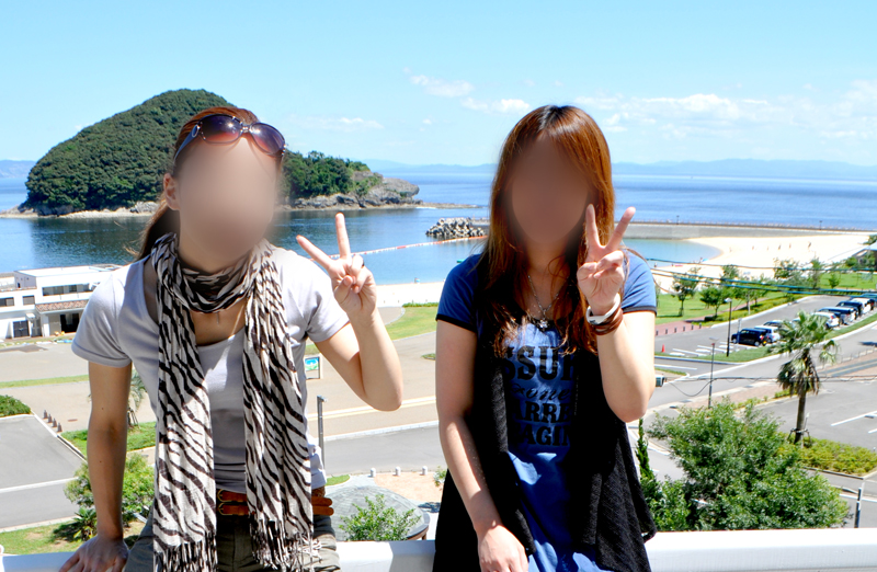 デイトナ「りの」さん、アンジュ「えりか」さん結の浜海水浴場にて