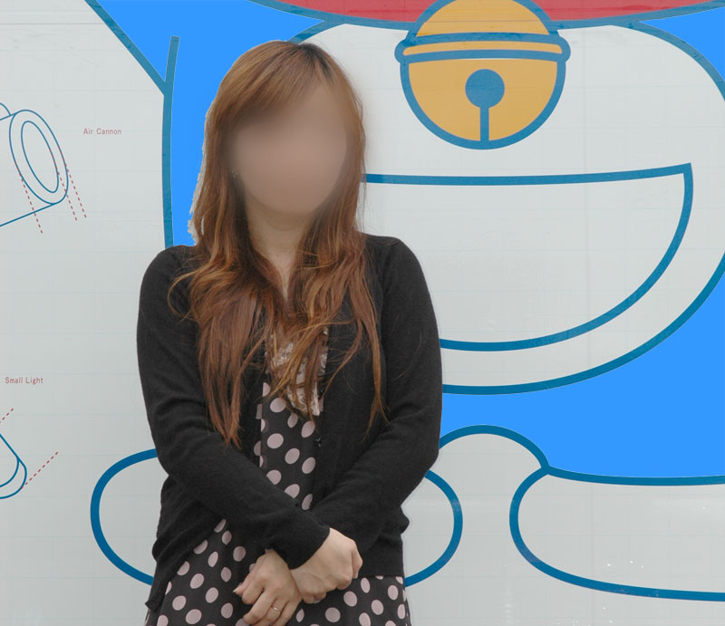 ドラえもんをバックに、デイトナりょうさん