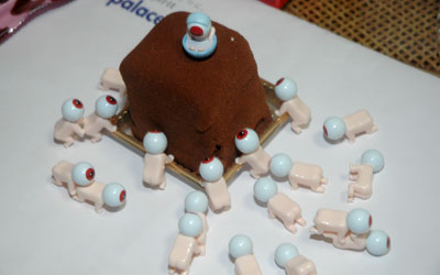 チョコに群がるちっちゃい目玉の親父の大群